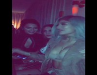 Cara Delevigne, Kendall Kylie Jenner comparten sus bailes sensuales mientras se tocan el pecho