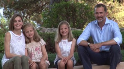 La Reina Letizia a la Infanta Sofía en su posado de verano: "Sofía, pareces un robot"