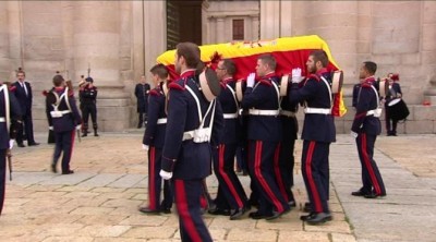 La realeza española dice adiós al Duque de Calabria en un funeral en El Escorial