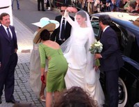 Eva González el día de su boda con Cayetano Rivera vestida de Pronovias