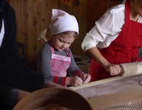 Victoria, Daniel y Estela de Suecia felicitan la Navidad 2015 haciendo pan