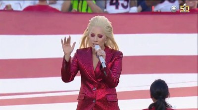 Lady Gaga canta el himno nacional en la Super Bowl 2016