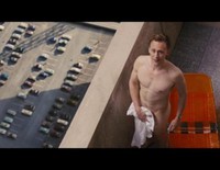 Tom Hiddleston presume de cuerpazo en su último filme 'High-Rise'