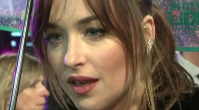 Dakota Johnson paraliza Londres para estrenar 'Mejor... solteras'