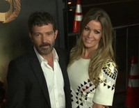 Antonio Banderas estrena casa en Inglaterra con Nicole Kimpel