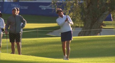 Caitlyn Jenner luce piernas jugando al golf