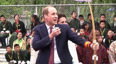 Los Duques de Cambridge practican tiro con arco entre risas en Bhutan