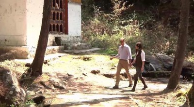 El Príncipe Guillermo y Kate Middleton visitan el Monasterio Taktshang de Bhutan