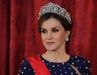 La Reina Letizia brilla con la tiara Cartier: hace suya las joyas de pasar de la Familia Real