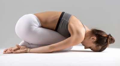 ¿Puede practicar todo el mundo el bikram yoga?