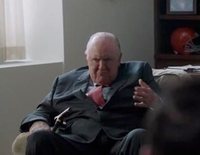 Roger Ailes (John Lithgow) reta a que saquen pruebas de su acusación en este clip exclusivo de 'El escándalo'