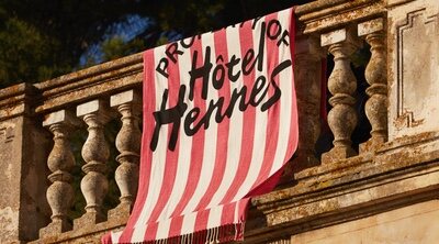 H&M abre las puertas de su ficticio Hôtel Hennes de la mano de Gigi Hadid para presentar su nueva colección