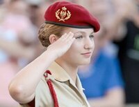 La Princesa Leonor realiza una ofrenda a la Virgen del Pilar antes de su Jura de Bandera