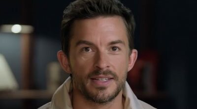 El momentazo de Jonathan Bailey tocando el clarinete para la banda sonora de 'Jurassic World: El Renacer': "Ha sido el mejor momento de mi vida"